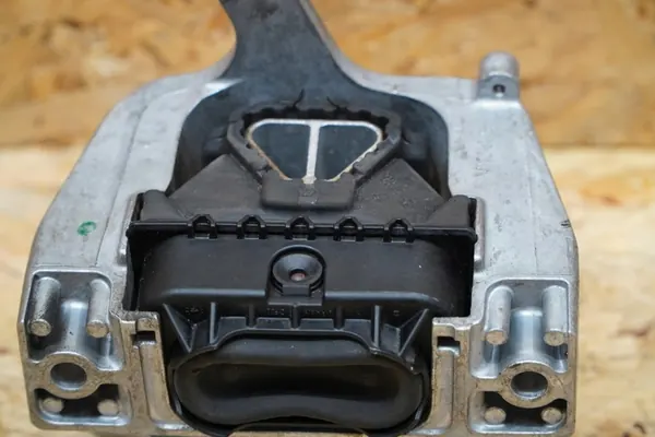 Moottorin tuki 3Q0199262C tai vaihteiston tuki 5QA199555F Audi Q3 image 6