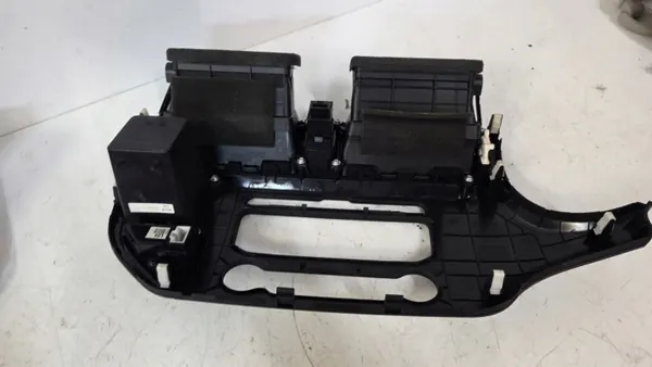 Moldura Rádio Grelha OEM 84741-1W110 Kia Rio III 2012 image 4