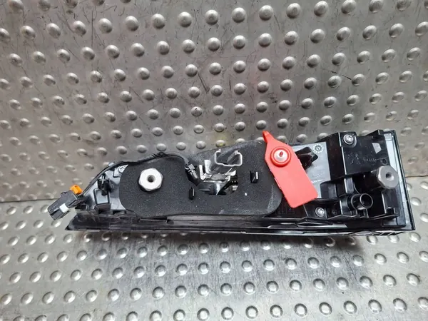 Luz trasera izquierda para Peugeot 308 III T10 Kombi image 5
