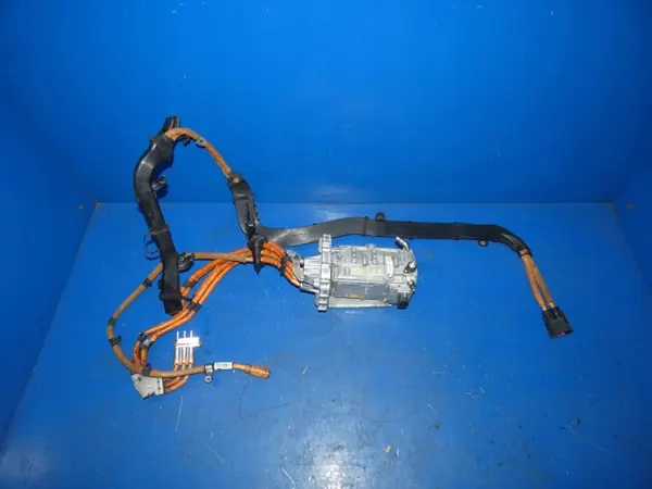 Mercedes-Benz C W205 Spannungswandler OEM A2059000417 image 2