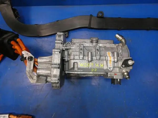Mercedes-Benz C W205 Spannungswandler OEM A2059000417 image 3