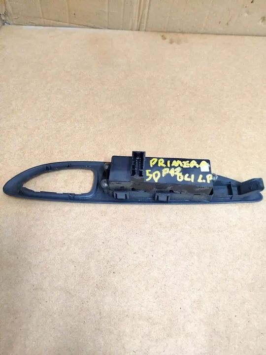 Linker Fensterheber-Schalter Nissan Primera P12 image 2