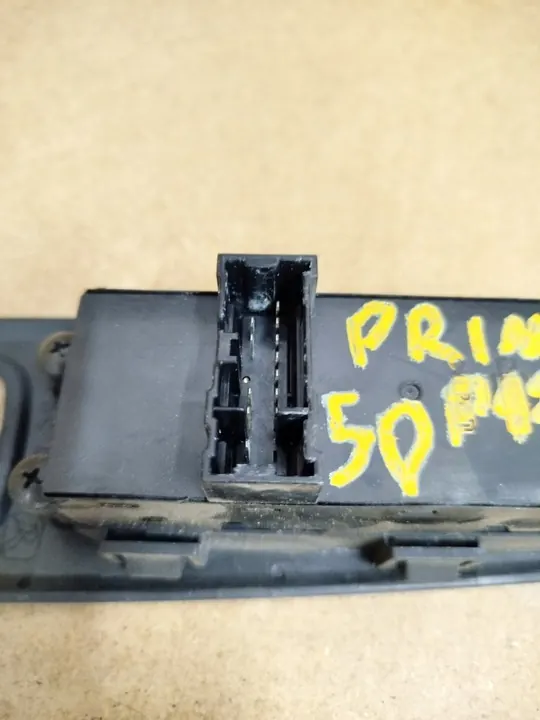 Linker Fensterheber-Schalter Nissan Primera P12 image 3