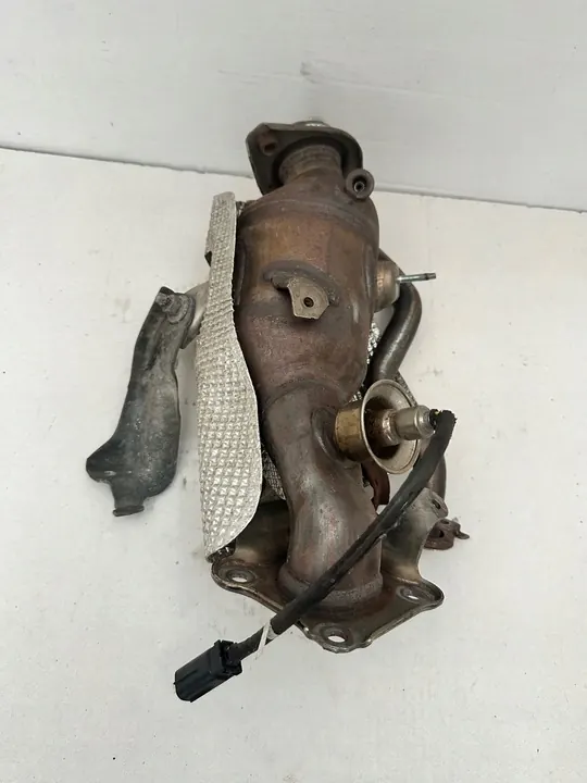 Catalisador Toyota Yaris IV Yaris Cross Mazda 2 1.5 Híbrido OEM image 3