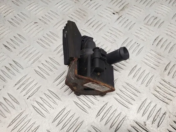 Vattencirkulationspump BMW X5 F15 2016 image 4