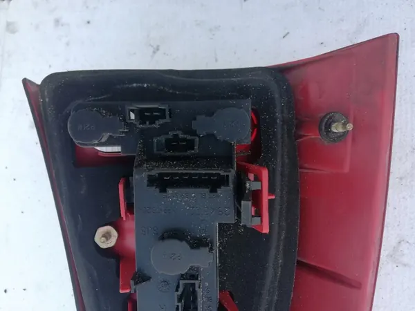 Höger baklykta VW GOLF 1J9945075 OEM image 3