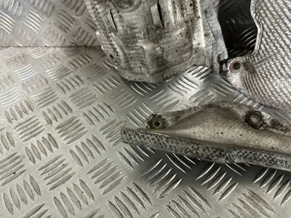 Escudo térmico Lancia Delta III 1.6 JTD OEM 55208003 image 7