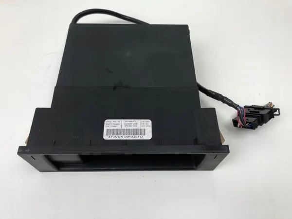 Seat Altea XL USB-uttag OEM 5P0857925 image 2