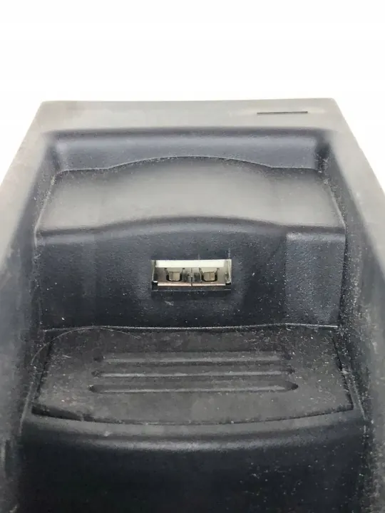 Seat Altea XL USB-uttag OEM 5P0857925 image 3