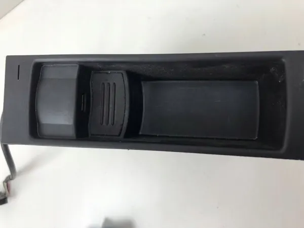 Seat Altea XL USB-uttag OEM 5P0857925 image 5