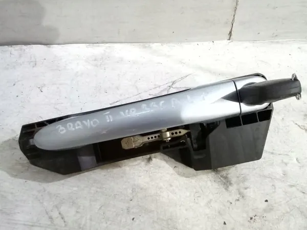 Fiat Bravo II vordere linke Außentürgriff + Schlüssel VR284 image 1