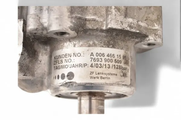 Servostyrningspump Mercedes W204 W212 2.2 A0064661501 image 2