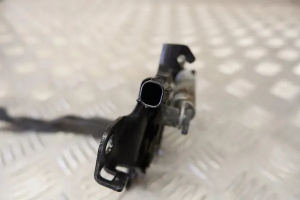 Toyota RAV4 Konepeltilukko OEM 53510-42100 Etu image 6