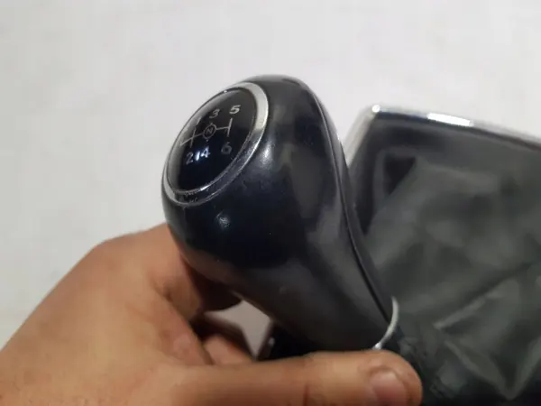 Pomo de cambio Mercedes OEM A2042674410 - Manual image 7