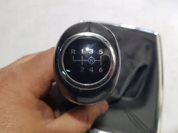 Pomo de cambio Mercedes OEM A2042674410 - Manual image 8