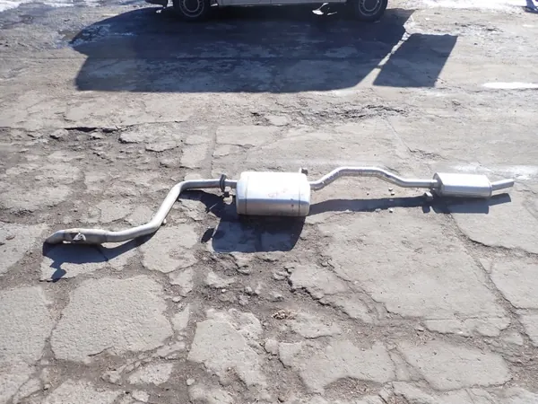 Pakoputken Vaimennin OEM 28600-R0120 Kia Carnival image 2
