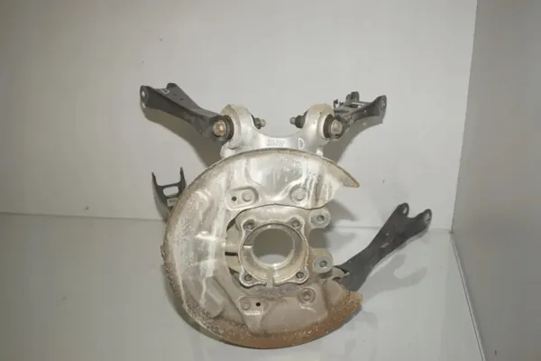 OEM 6867880 Bakre Höger Nav BMW i3 2022 image 2