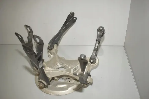OEM 6867880 Bakre Höger Nav BMW i3 2022 image 3