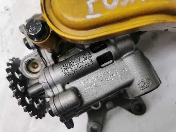 Bomba de aceite usada OEM 31258026 para Volvo V60 D4 image 10