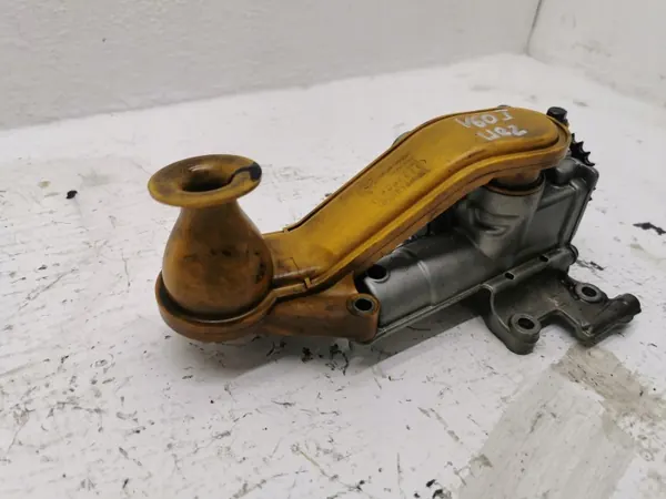 Bomba de aceite usada OEM 31258026 para Volvo V60 D4 image 3