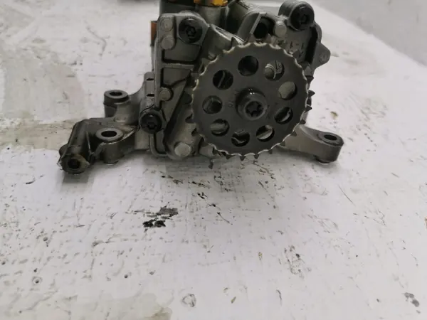 Bomba de aceite usada OEM 31258026 para Volvo V60 D4 image 4