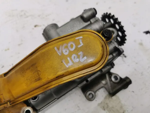 Bomba de aceite usada OEM 31258026 para Volvo V60 D4 image 6