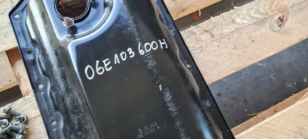 A6 C7 4G Oljetank 3.0 TFSI CRE 06E103600H image 2