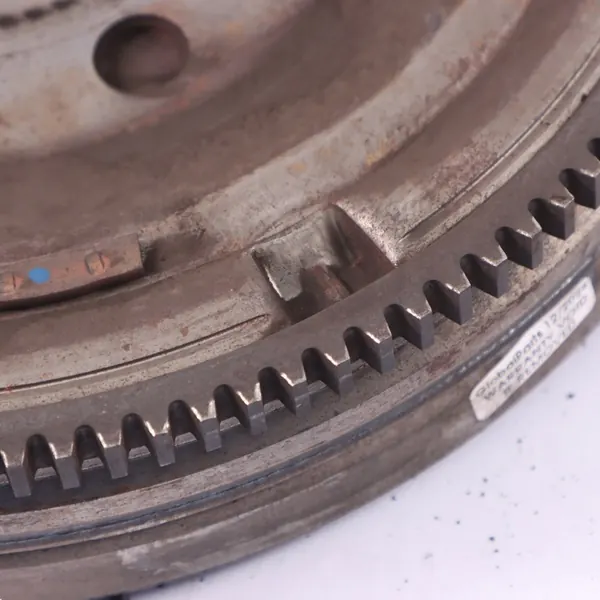 Audi A6 C6 2.0 TDI Kaksimassavauhtipyörä LUK 240mm Manuaali OEM image 6