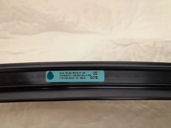 Audi A6 C8 Övre Dörrlist Höger Fram OEM 4K0837644A image 5