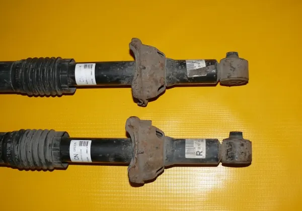 OEM 22104350 Hintere Stoßdämpfer für Rover 200 III image 3