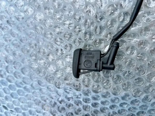 BMW X5 E53 voorruit sproeier OEM 7000119 image 4