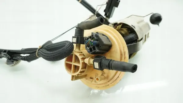 Volvo XC90 Bränslepump OEM 8621966 D5 2.4L image 3