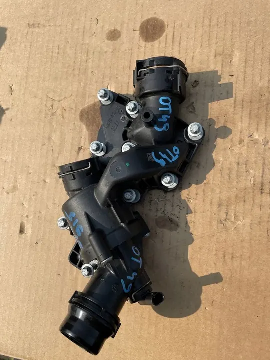 MERCEDES W206 Carcasa de termostato A2542035500 image 3