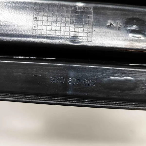 Rejilla de parachoques delantera Audi A4 1.8L 2009 8KD807682 image 5