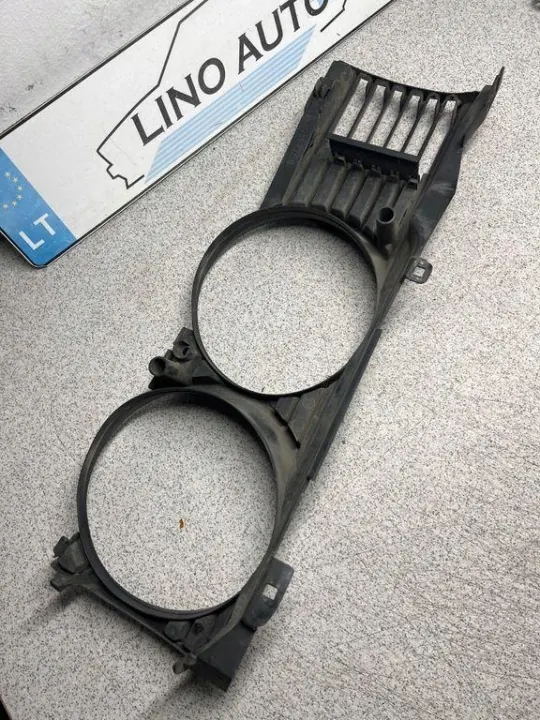 Cache phare droit OEM 1938426 BMW 7 E32 image 4