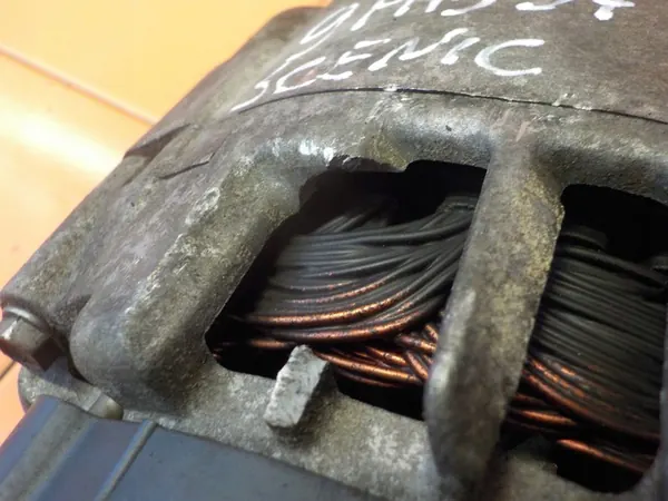 RENAULT SCENIC III 2.0 16V CVT Vaihtovirtageneraattori 231000543R image 5