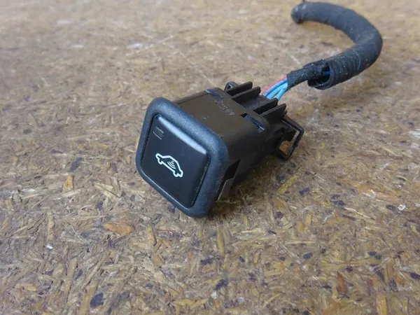 GOLF IV BORA LEON I Alarmknopf 4B0962109A image 3