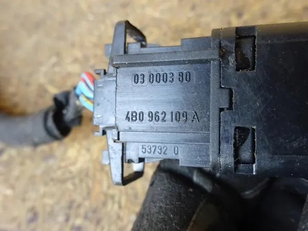 GOLF IV BORA LEON I Alarmknopf 4B0962109A image 4