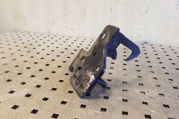 VW TOUAREG Säkerhetsfäste 6Q0823480B image 2