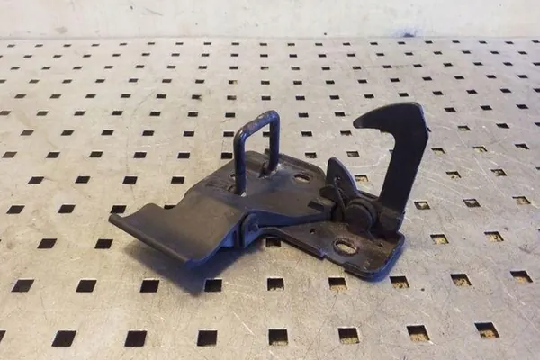 VW TOUAREG Säkerhetsfäste 6Q0823480B image 3