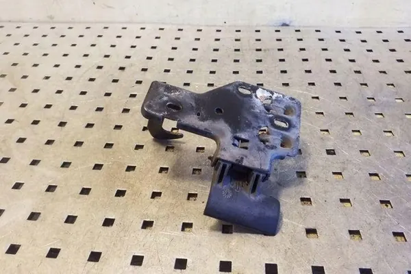 VW TOUAREG Säkerhetsfäste 6Q0823480B image 4