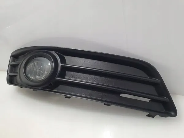 Grille Halogène Audi A3 8P OEM 8P0807682E - Ensemble image 3