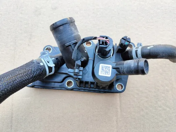 Dacia Sandero III 1.0 TCE Carcasa de Termostato & Mangueras de Agua image 2