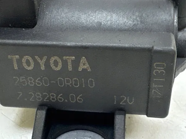TOYOTA RAV4 III Lift 2.2 D4D Vanne de vide 25860-0R010 image 4