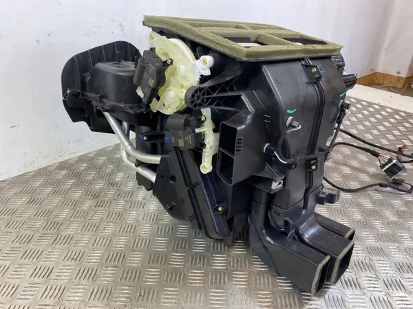 Caixa do Aquecedor Jeep OEM 68352254AK - Usado image 10