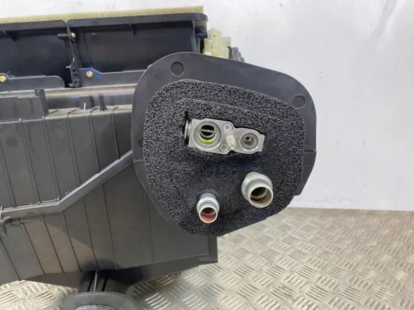 Caixa do Aquecedor Jeep OEM 68352254AK - Usado image 3