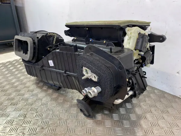 Caixa do Aquecedor Jeep OEM 68352254AK - Usado image 6