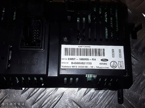 Pantalla de visualización Ford Fiesta OEM EM5T18B955RA Usado image 4