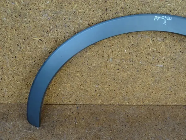 AUDI Q3 8U 11-18 Takaoikea Lokasuoja 8U0853818B image 5