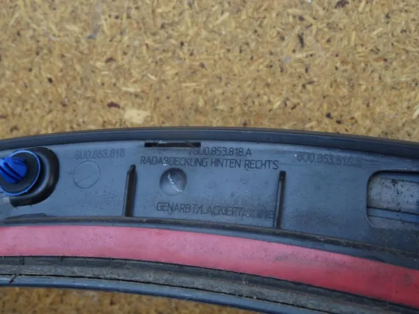 AUDI Q3 8U 11-18 Takaoikea Lokasuoja 8U0853818B image 8